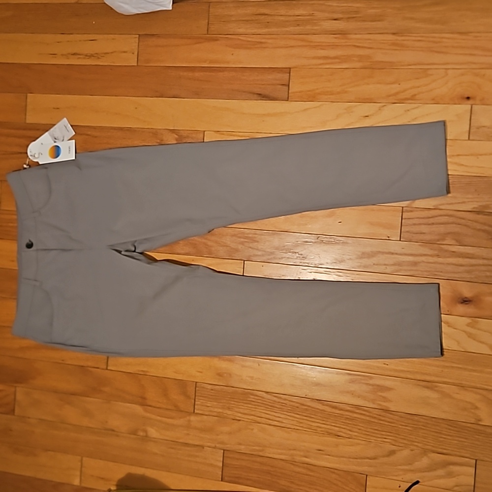 NWT Men's Vuori "Meta Pant" in color "Driftwood". Various Sizes w/Inseam 32”